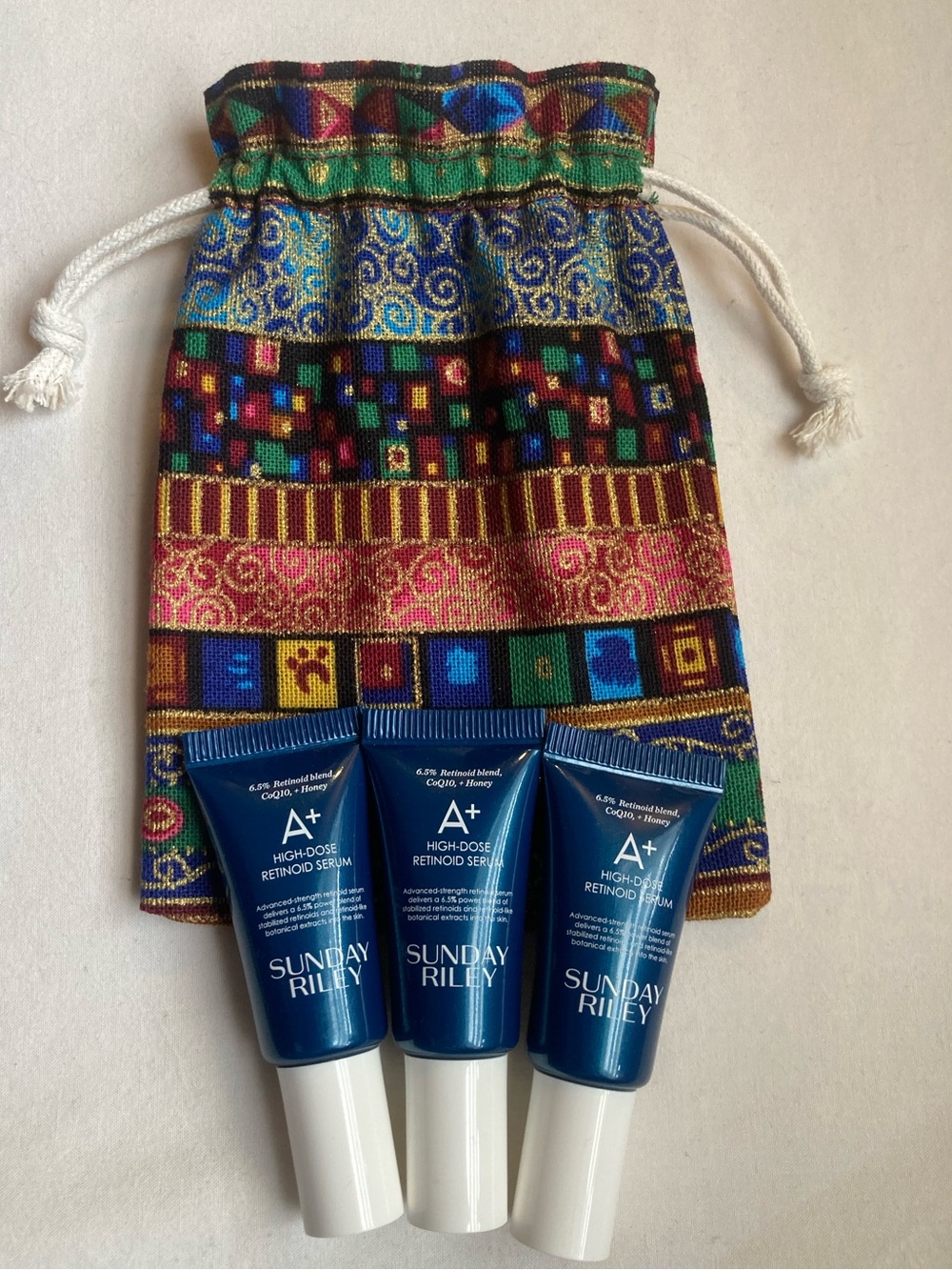 4 Pcs - Sunday Riley Mini Bundle with Patterned Drawstring Pouch - Picture 9 of 9